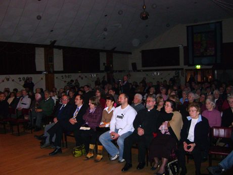 Full hall enjoying the evening