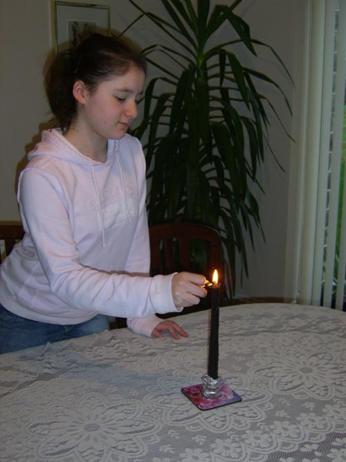 A sumivka  lights her candle