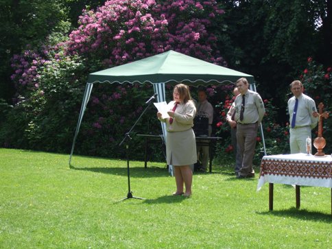 Starsha Yunachka reads Sviatochnyj Nakaz