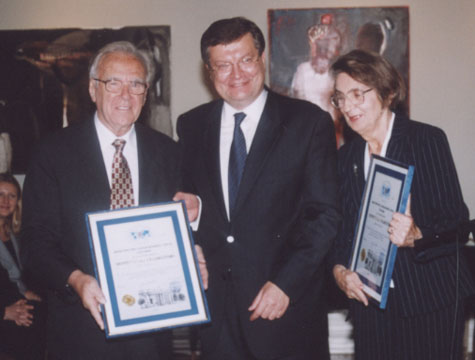 UN Awards 2004